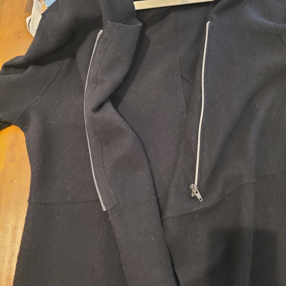 Eileen Fisher 100% Merino Wool Black Asymmetrical Zipper Jacket - Picture 9 of 10